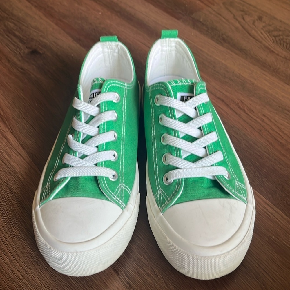 Fashion FEFOE Boys/Girlsa Canvas shoes. Size 36 (5) new never worn